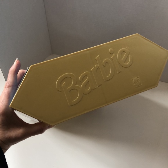 ⭐️Host Pick⭐️ - 1996 Barbie Happy Holidays - Picture 11 of 15